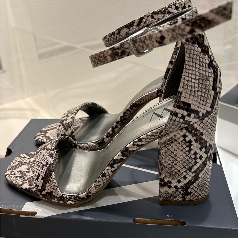 NWT- Worthington Snake Print Open-toe Strap Heels 👠 - Picture 3 of 8